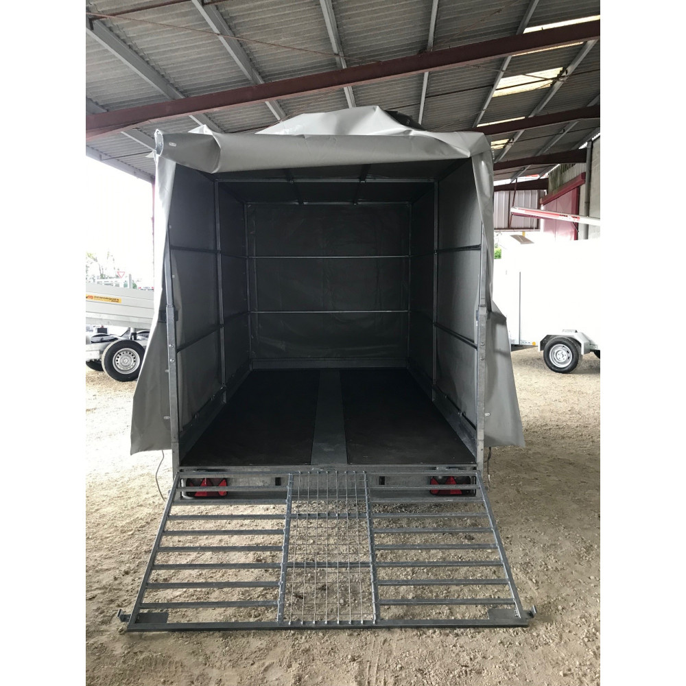 Remolque de plataforma multiusos